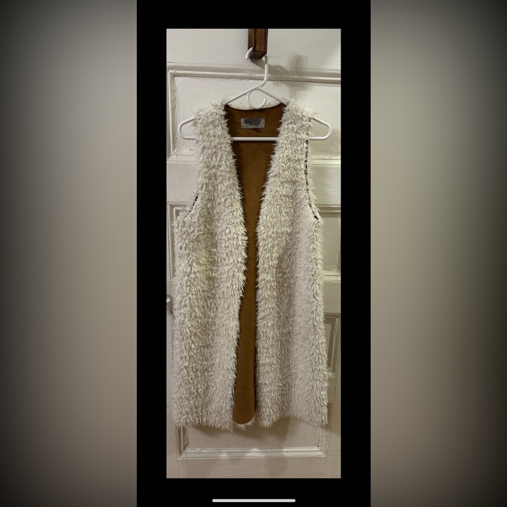 Ecote Fluffy Faux Fur Vest